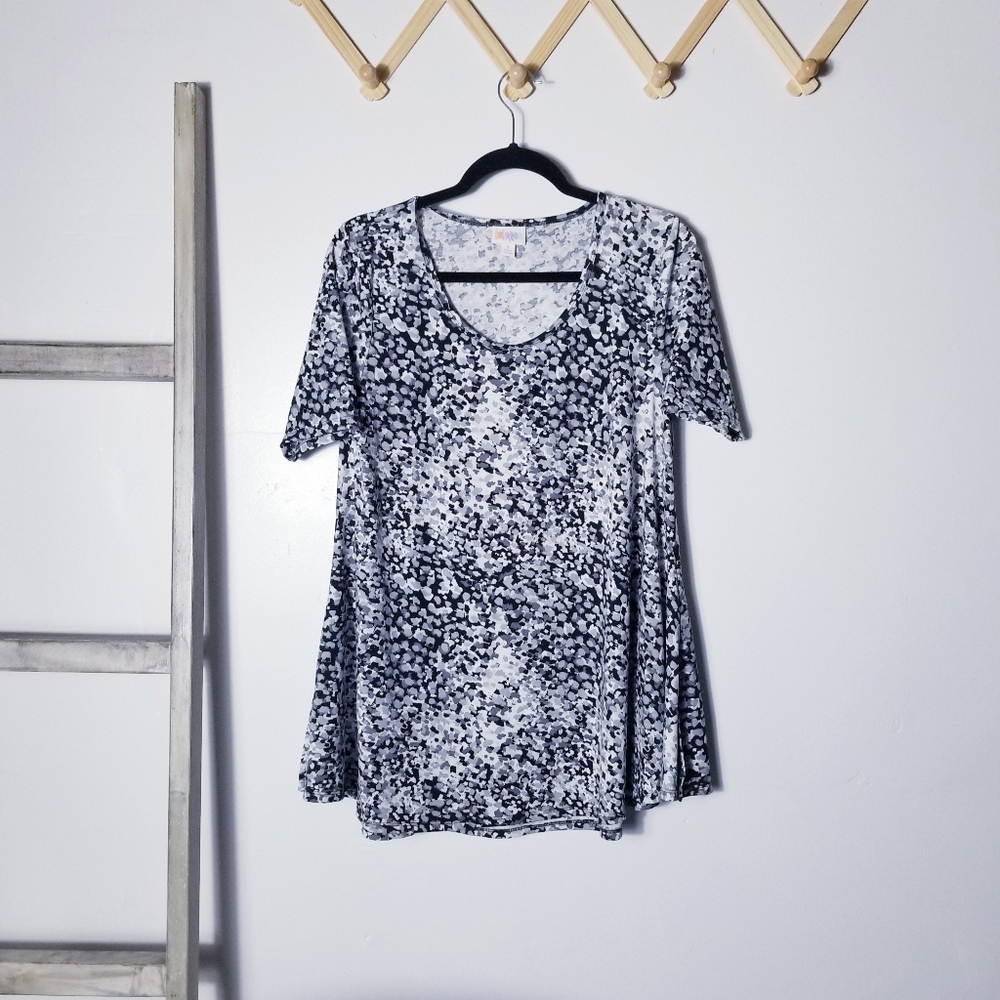LULAROE BLACK WHITE AND GRAY TUNIC SIZE SMALL